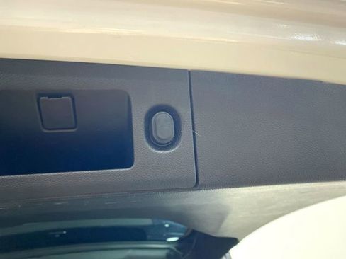 Used 2019 Cadillac Escalade ESV Luxury image 36