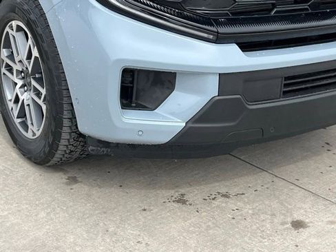 Used 2025 Ford Expedition Active AWD/4WD image 9