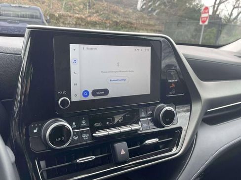 Used 2024 Toyota Highlander XLE image 28