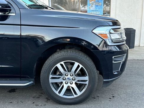 Used 2023 Ford Expedition Max Limited RWD image 2