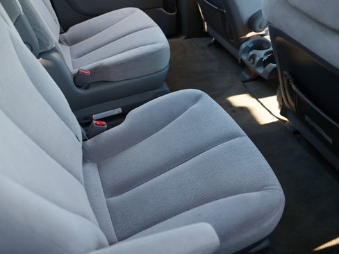 Used 2006 Kia Sedona LX image 12