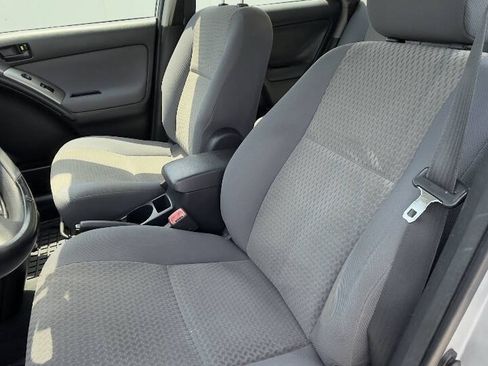 Used 2006 Toyota Matrix XR FWD image 11