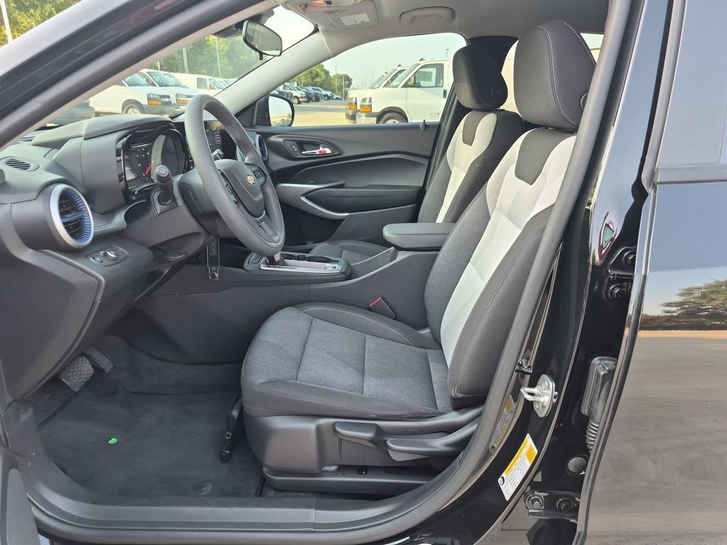 Certified 2024 Chevrolet Trax LS FWD image 11
