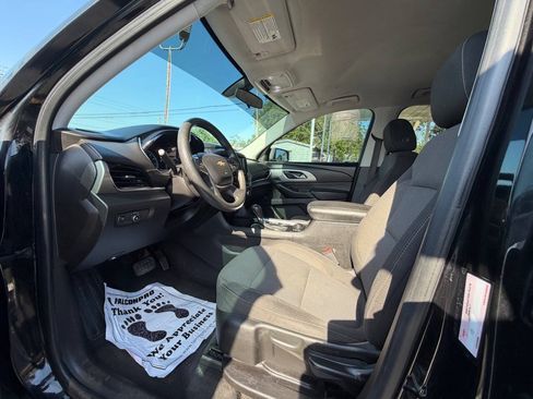 Used 2018 Chevrolet Traverse LS FWD image 8