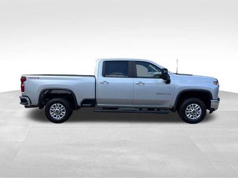 Used 2020 Chevrolet Silverado 2500 LT w/ Fleet Comfort Package AWD/4WD image 2