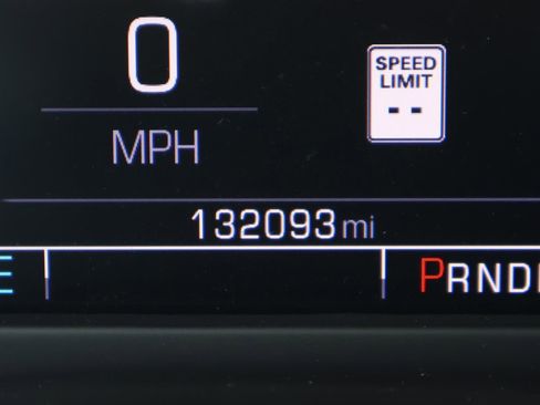 Used 2018 Chevrolet Suburban LT image 30