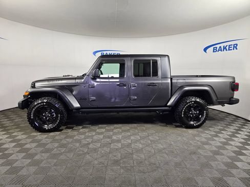 Used 2025 Jeep Gladiator Sport AWD/4WD image 5