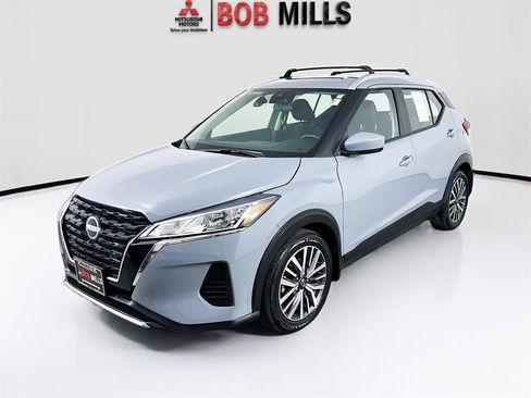 Used 2023 Nissan Kicks SV image 3