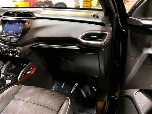 Used 2021 Chevrolet TrailBlazer RS w/ Sun and Liftgate Package image 19