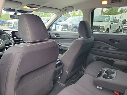 Used 2024 Nissan Pathfinder SV FWD image 30