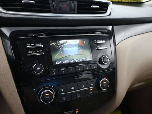 Used 2016 Nissan Rogue S AWD/4WD image 22
