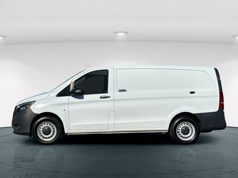 Used 2023 Mercedes-Benz Metris image 4