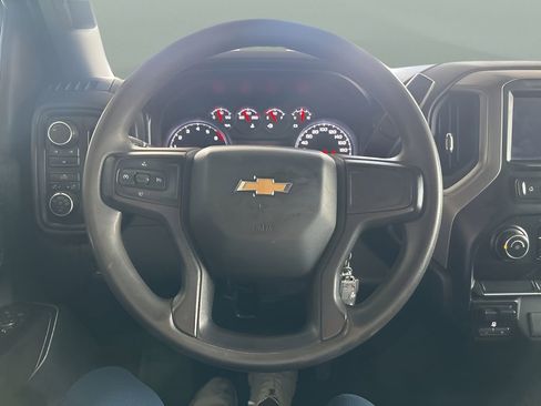 Used 2020 Chevrolet Silverado 2500 Custom w/ Custom Value Package image 12