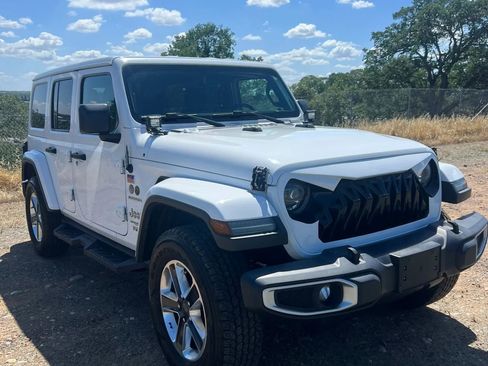 Used 2018 Jeep Wrangler Unlimited Sahara image 3