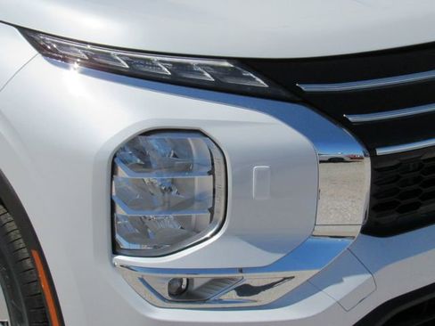 New 2026 Mitsubishi Outlander ES AWD/4WD image 8