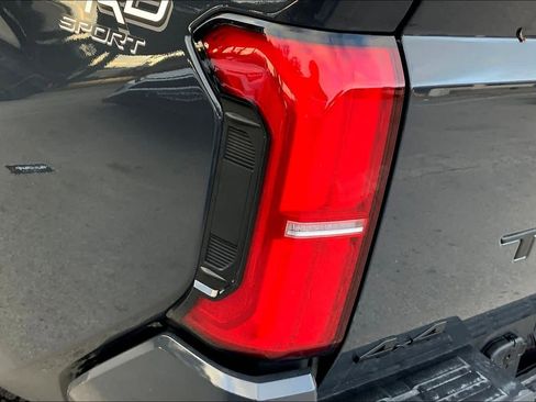 Used 2025 Toyota Tacoma TRD Sport AWD/4WD image 29