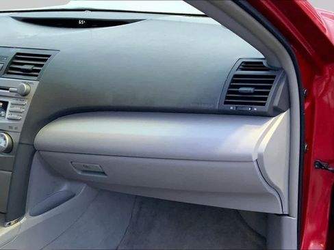 Used 2010 Toyota Camry LE FWD image 17