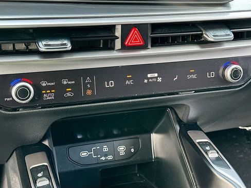 Certified 2025 Kia Sorento S w/ Panoramic Sunroof Package image 16