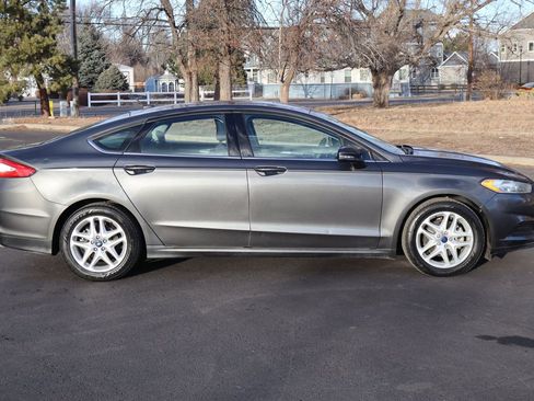 Used 2016 Ford Fusion SE image 3