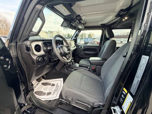 Used 2024 Jeep Wrangler Unlimited w/ Convenience Group AWD/4WD image 32