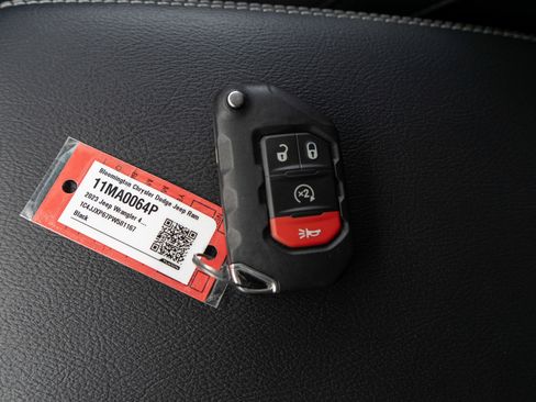 Used 2023 Jeep Wrangler Unlimited Sahara w/ Cold Weather Group AWD/4WD image 31