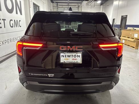 New 2026 GMC Terrain Elevation w/ LPO, Floor Liner Package image 32