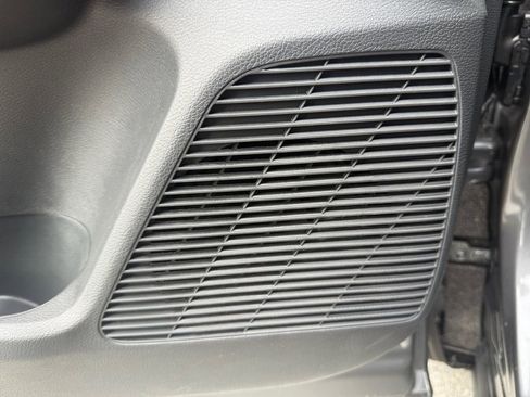 New 2026 Nissan Kicks SR image 13