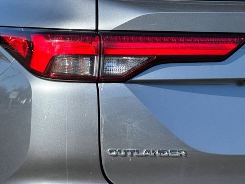 Used 2024 Mitsubishi Outlander SE image 13