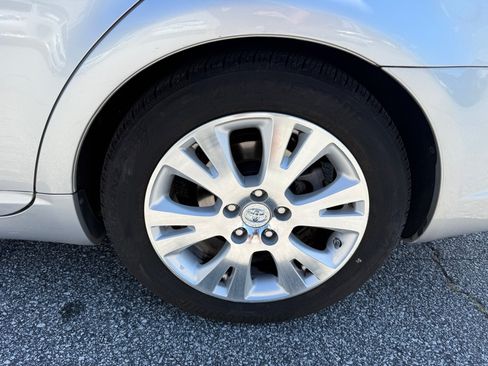 Used 2010 Toyota Avalon XLS FWD image 16
