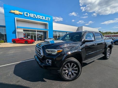 Used 2022 Toyota Tacoma Limited image 31