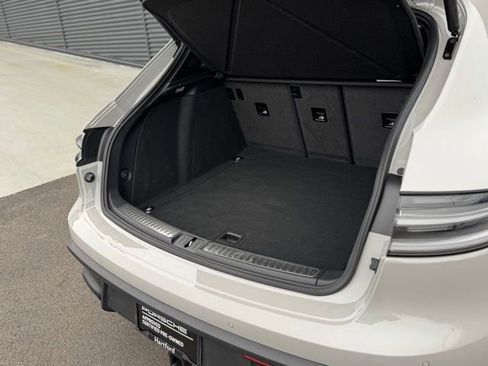 Certified 2025 Porsche Macan image 37