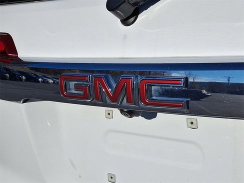 Used 2023 GMC Acadia SLE w/ Driver Convenience Package image 31