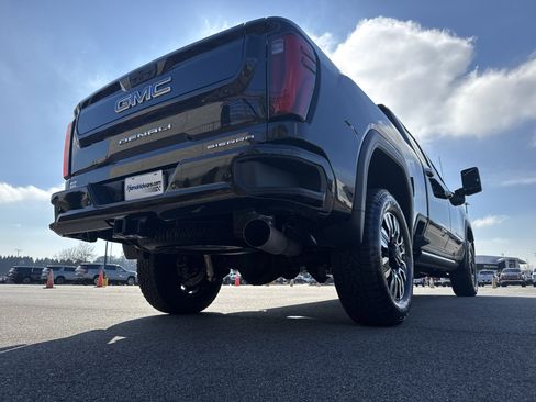 Used 2025 GMC Sierra 2500 Denali Ultimate image 10