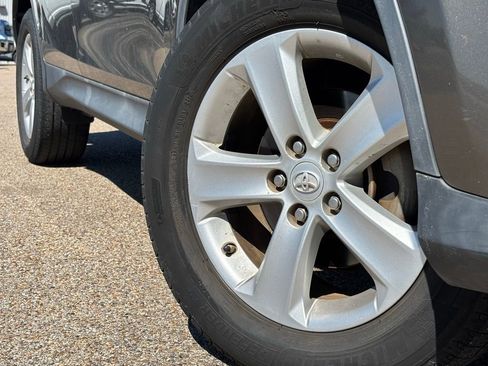 Used 2014 Toyota RAV4 XLE image 2