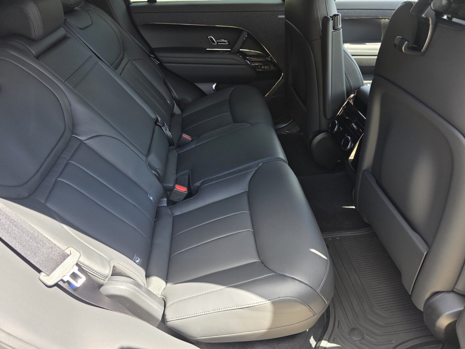New 2027 Land Rover Range Rover Sport Dynamic SE AWD/4WD image 5
