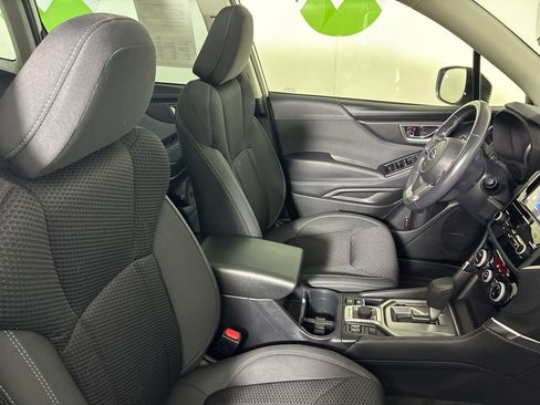 Used 2024 Subaru Forester Premium image 31