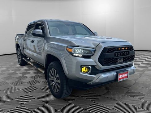 Used 2021 Toyota Tacoma Limited AWD/4WD image 3