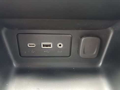 Used 2023 GMC Terrain SLE w/ Driver Convenience Package image 24