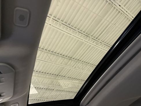 Used 2024 Toyota Highlander XLE image 18