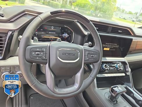 New 2026 GMC Sierra 1500 Denali Ultimate w/ LPO, Black Badging Package AWD/4WD image 17
