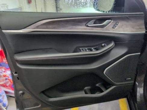 Used 2022 Jeep Grand Cherokee Limited 4xe w/ Luxury Tech Group II image 9