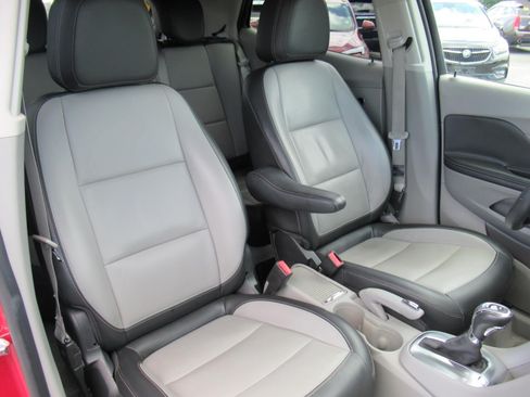 Used 2015 Buick Encore Leather FWD image 9