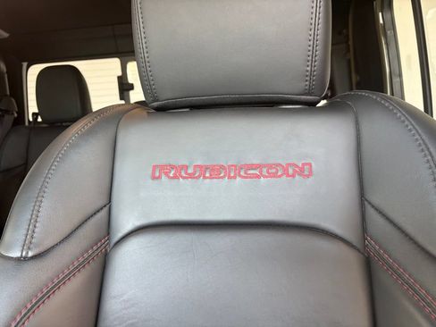 Used 2025 Jeep Gladiator Rubicon AWD/4WD image 29