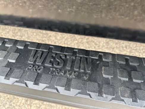 Used 2017 Nissan Titan SV AWD/4WD image 13