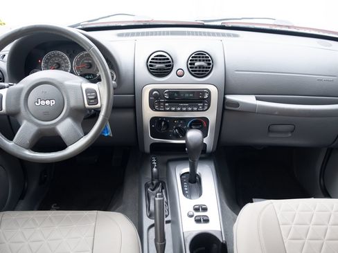 Used 2006 Jeep Liberty Limited AWD/4WD image 2