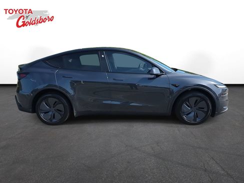 Used 2026 Tesla Model Y 2WD image 4