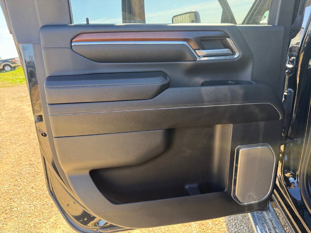Used 2024 GMC Sierra 2500 Denali AWD/4WD image 32