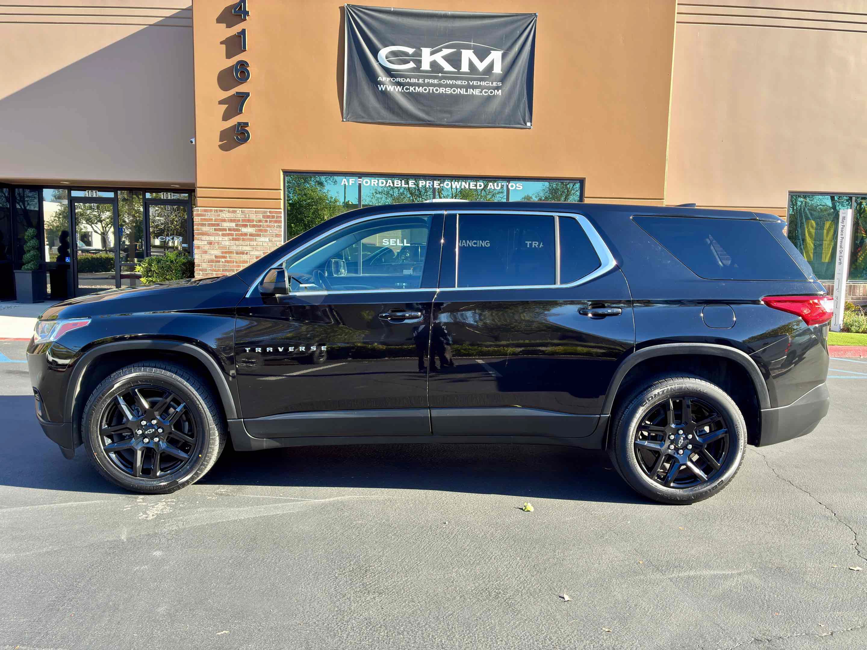 Used 2021 Chevrolet Traverse LS w/ LPO, Black Accent Package FWD image 3