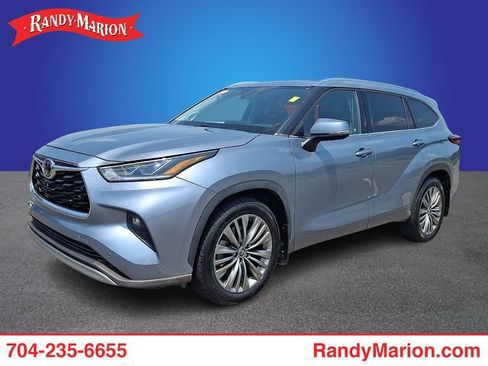 Used 2021 Toyota Highlander Platinum AWD/4WD image 1