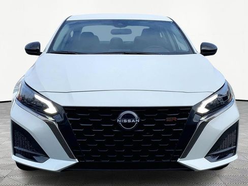 Used 2025 Nissan Altima 2.5 SR image 2